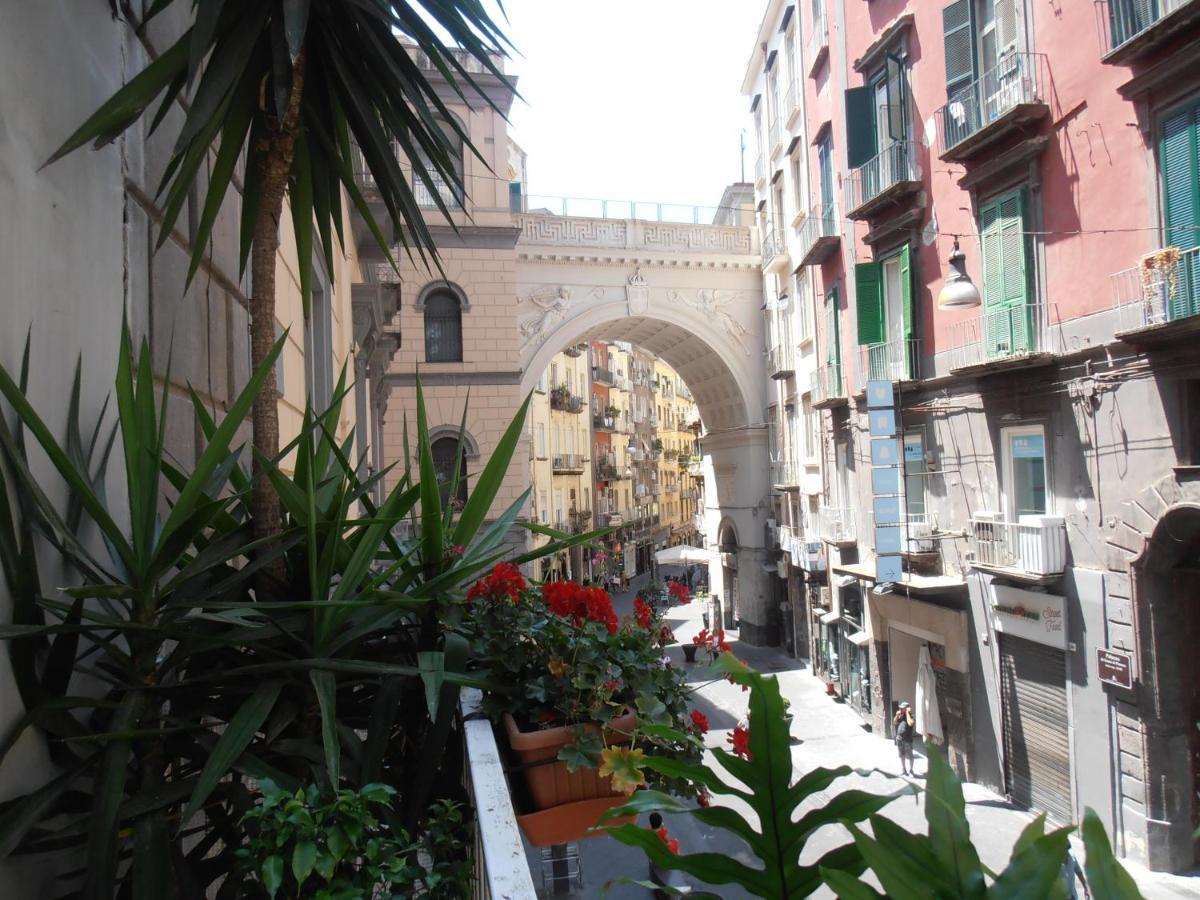 La Residenza Napoli Chiaia Short Let Apartment Superior Via Chiaia 82 Exterior photo