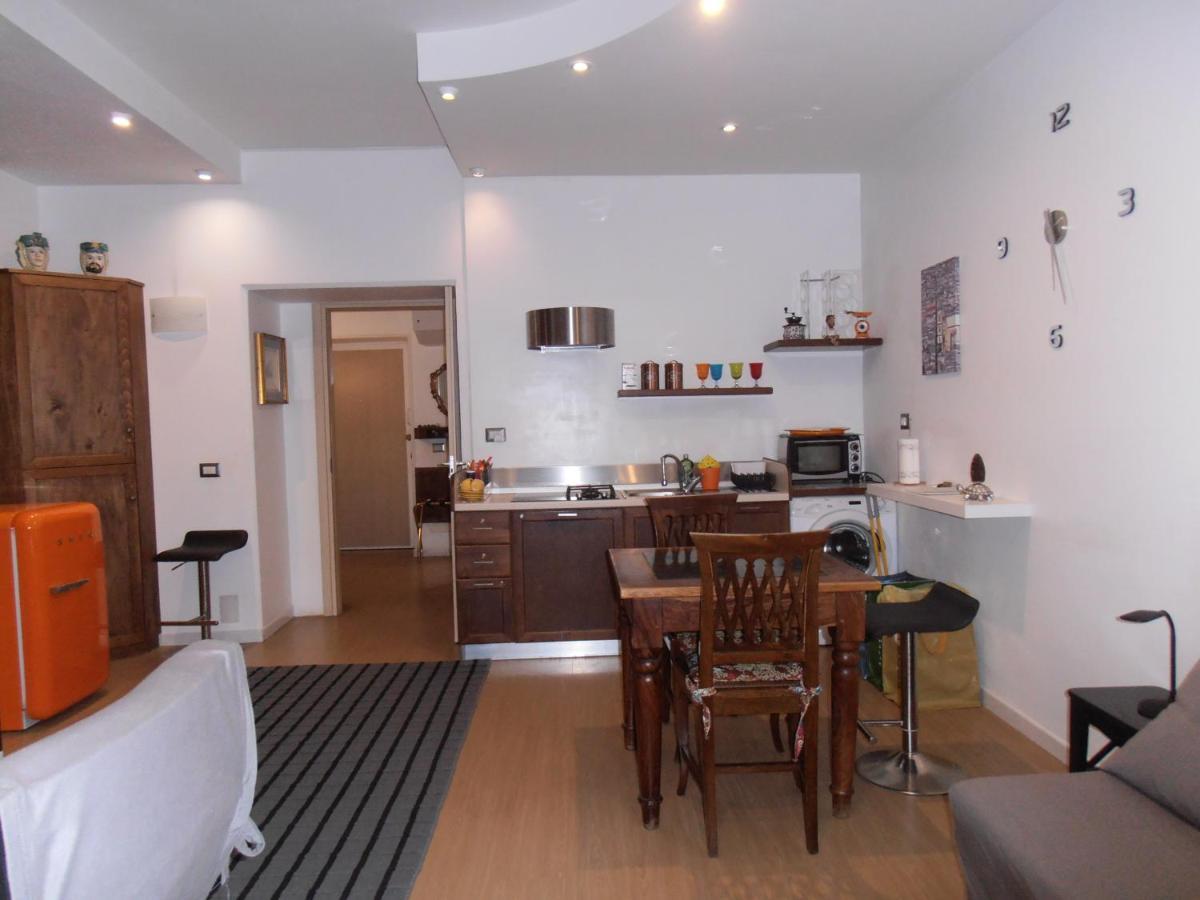 La Residenza Napoli Chiaia Short Let Apartment Superior Via Chiaia 82 Exterior photo