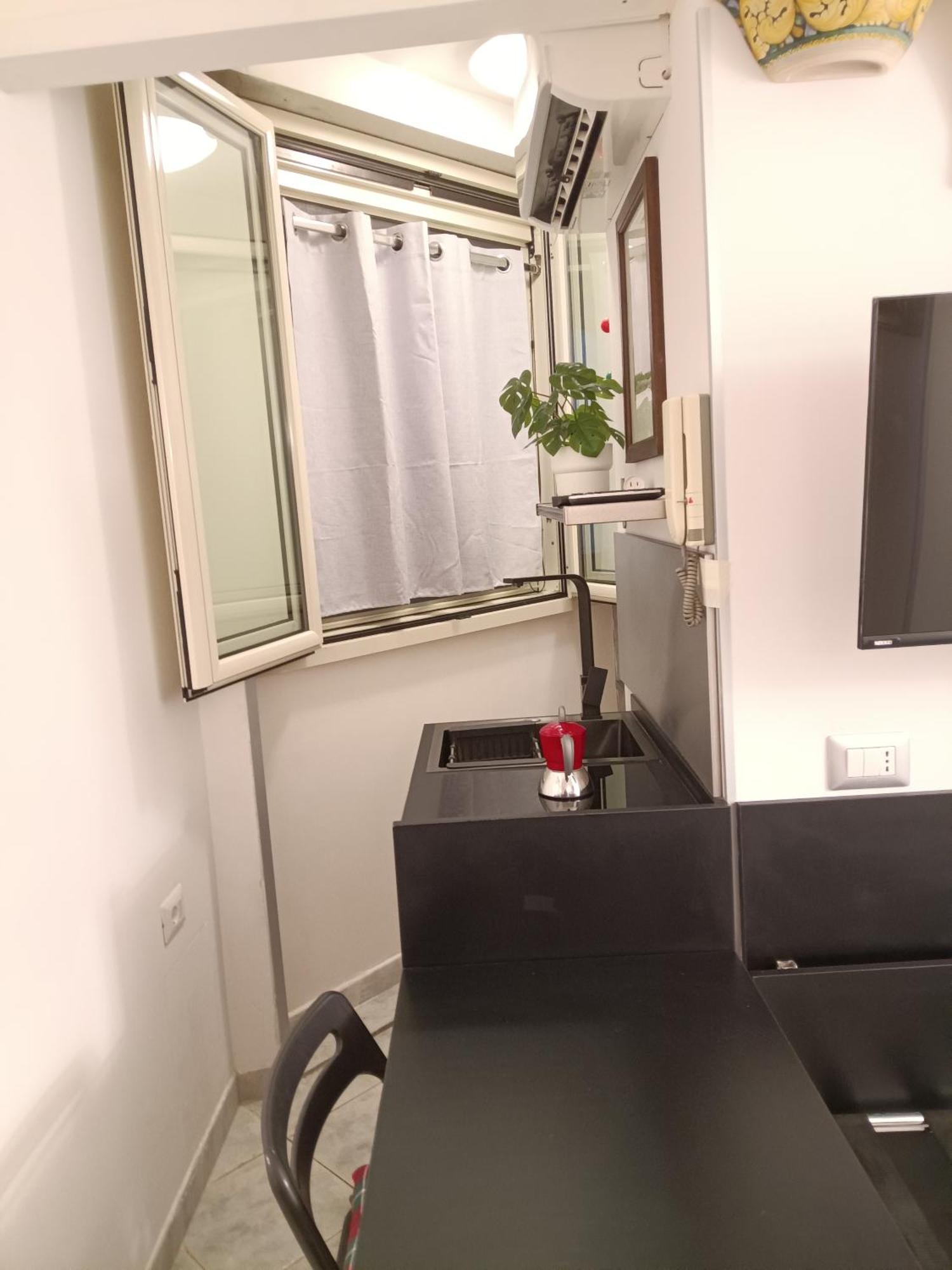 La Residenza Napoli Chiaia Short Let Apartment Superior Via Chiaia 82 Exterior photo