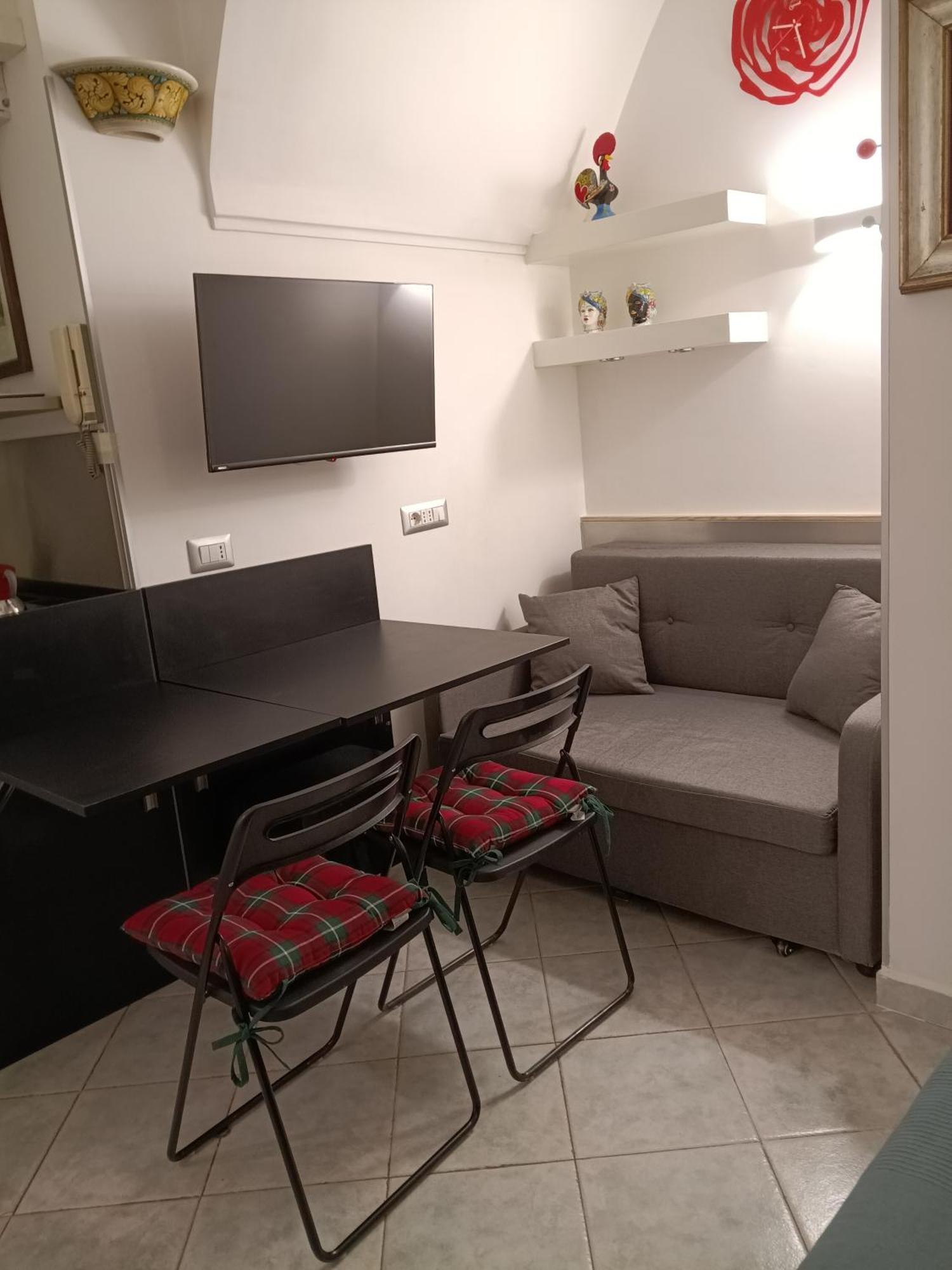 La Residenza Napoli Chiaia Short Let Apartment Superior Via Chiaia 82 Exterior photo