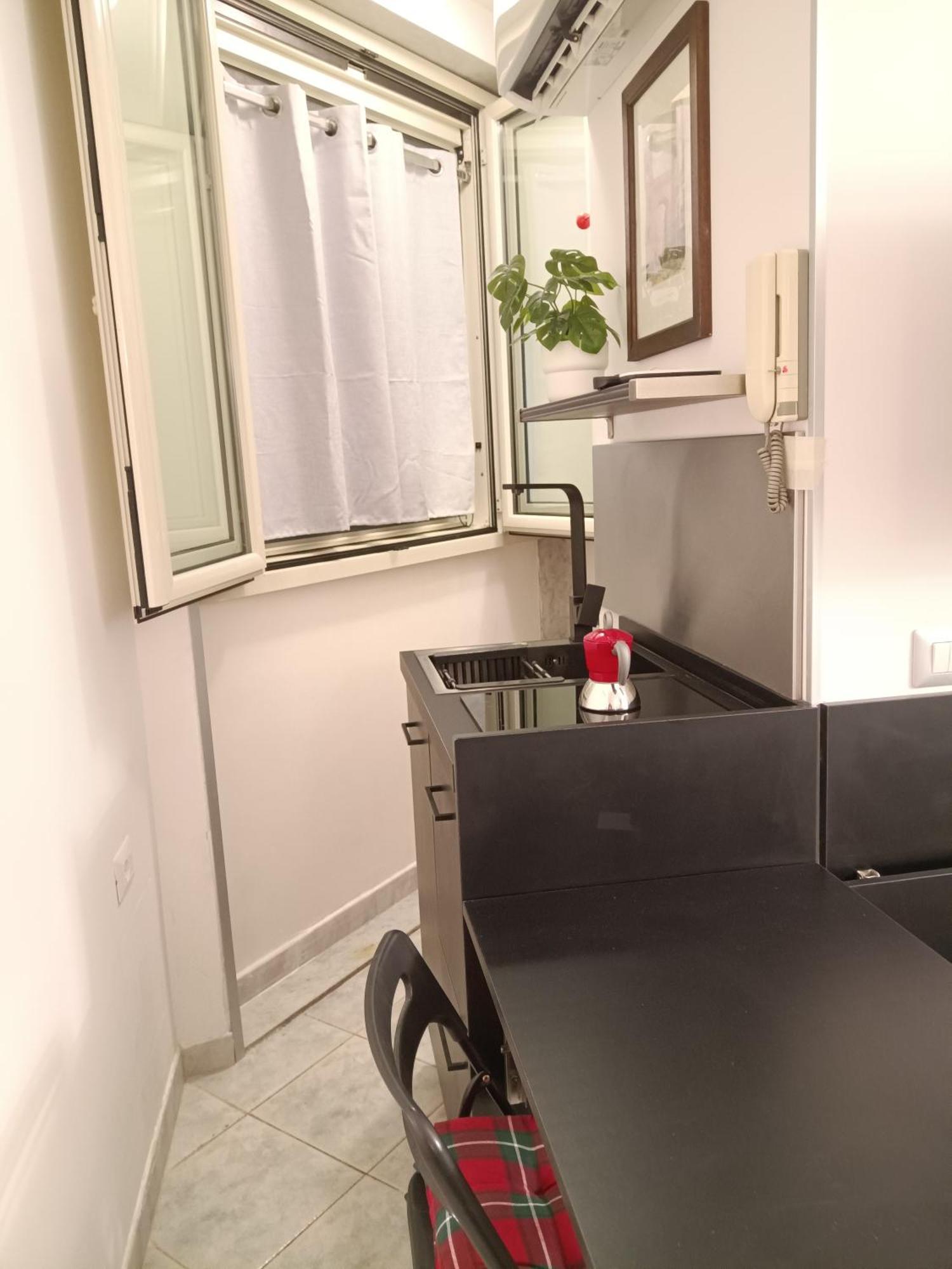 La Residenza Napoli Chiaia Short Let Apartment Superior Via Chiaia 82 Exterior photo