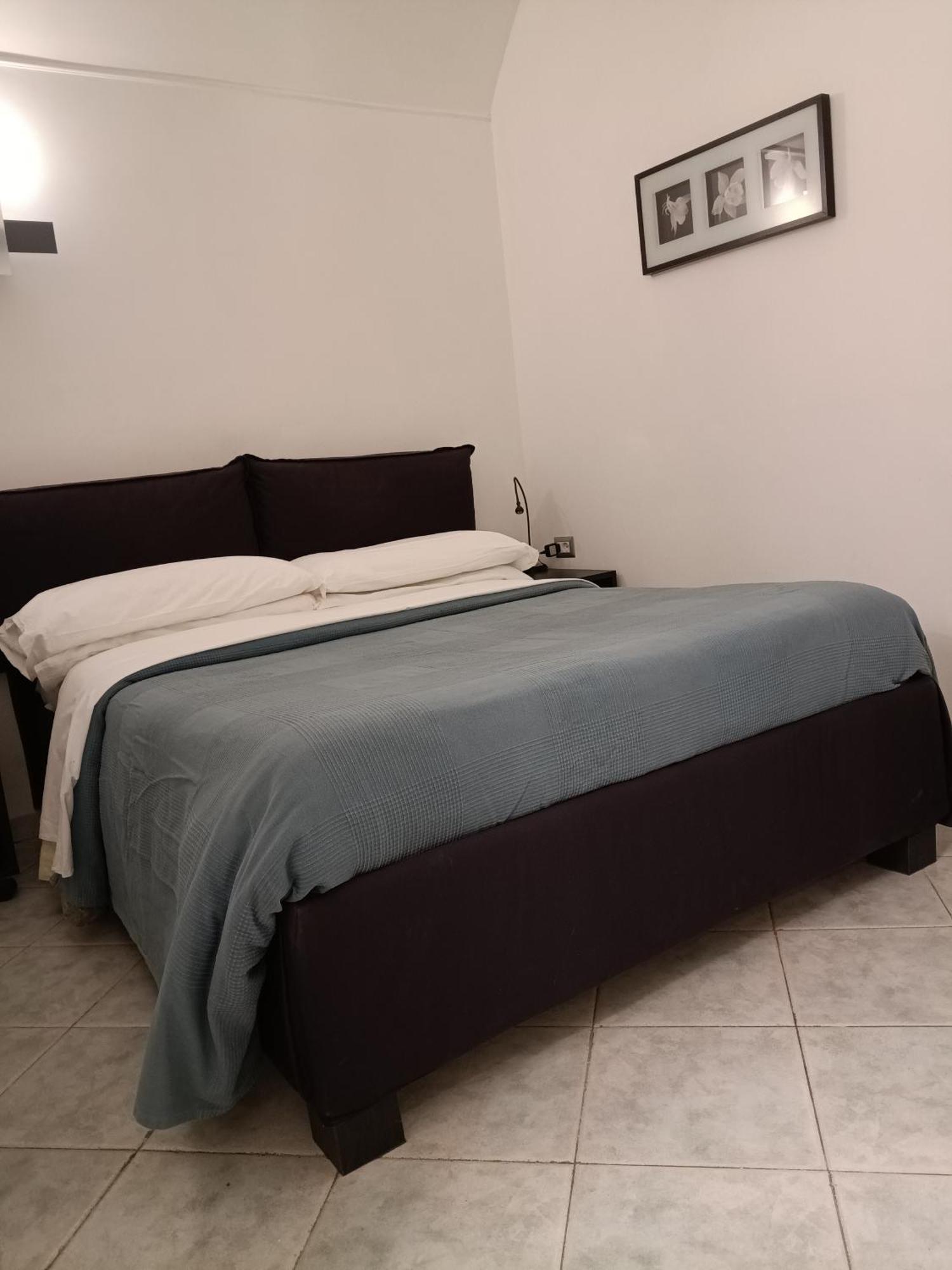 La Residenza Napoli Chiaia Short Let Apartment Superior Via Chiaia 82 Exterior photo