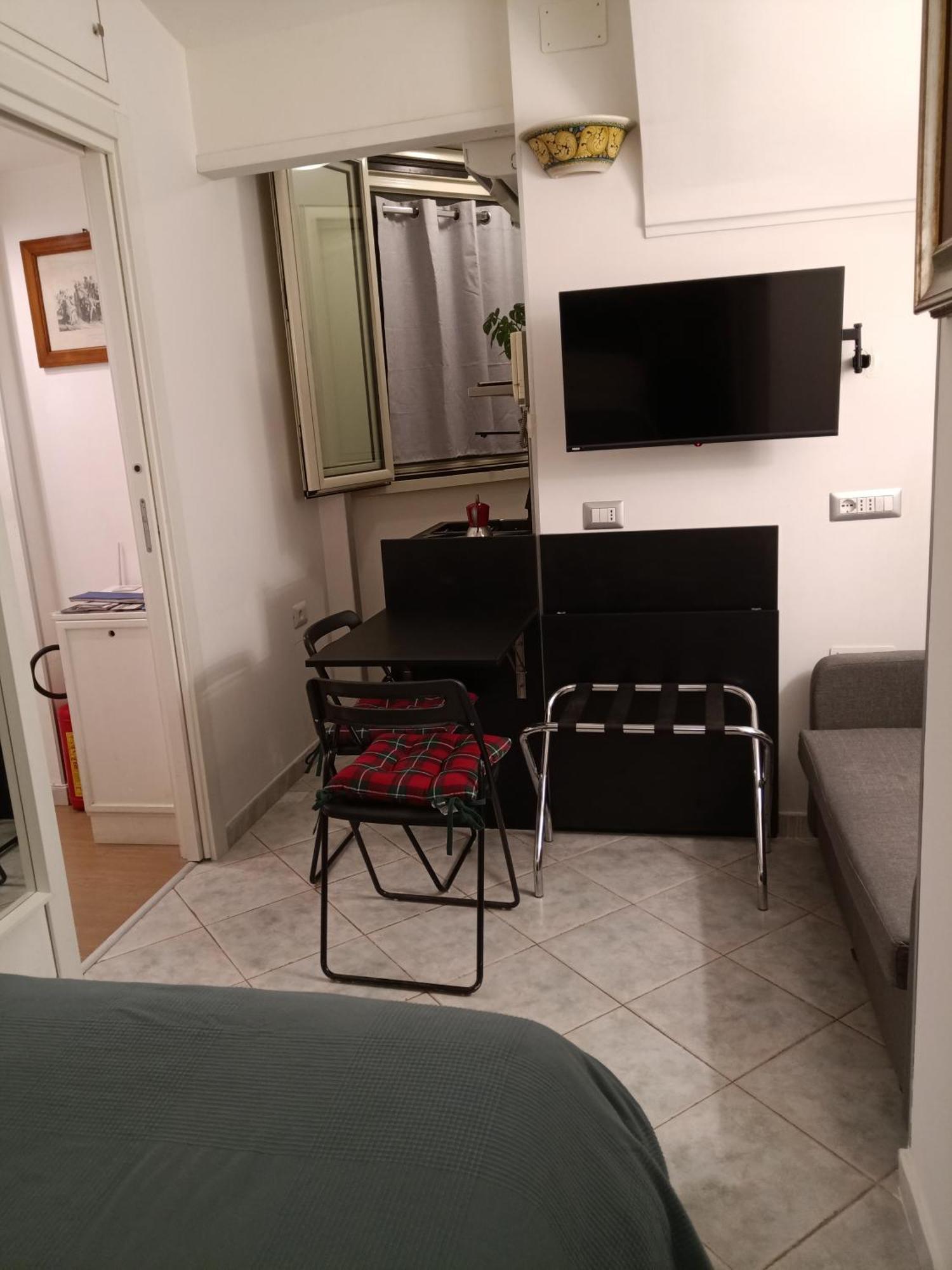 La Residenza Napoli Chiaia Short Let Apartment Superior Via Chiaia 82 Exterior photo