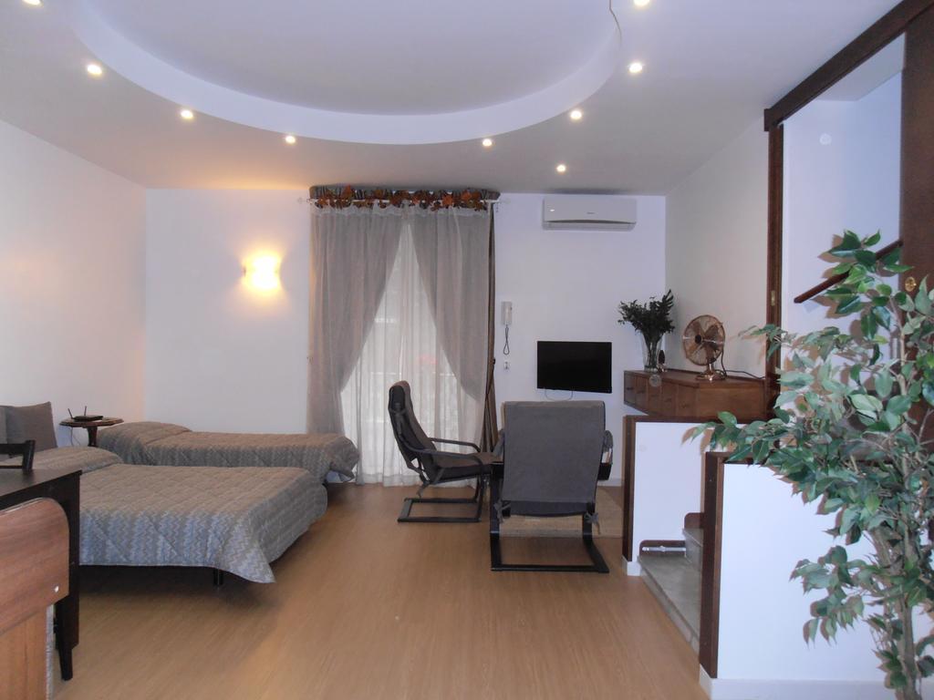 La Residenza Napoli Chiaia Short Let Apartment Superior Via Chiaia 82 Exterior photo