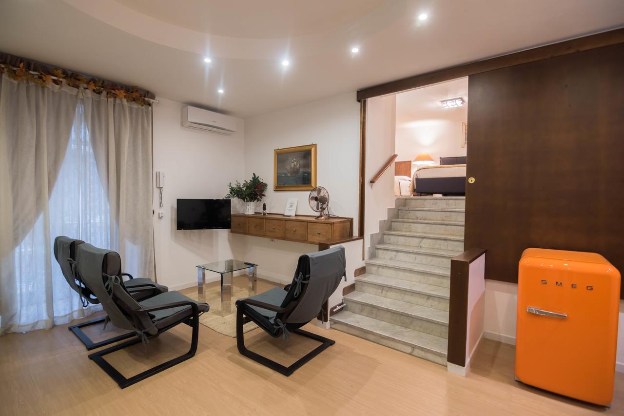 La Residenza Napoli Chiaia Short Let Apartment Superior Via Chiaia 82 Exterior photo